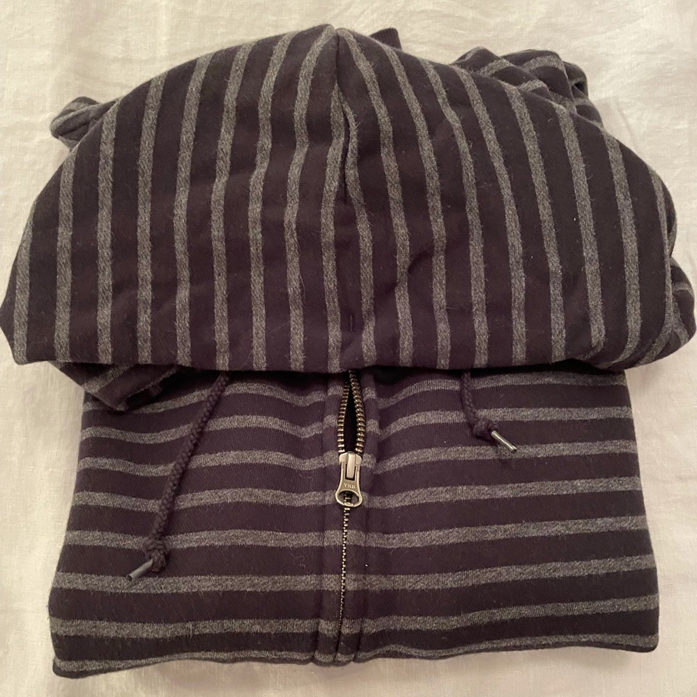 Uniqlo hooded zip sweatshirt